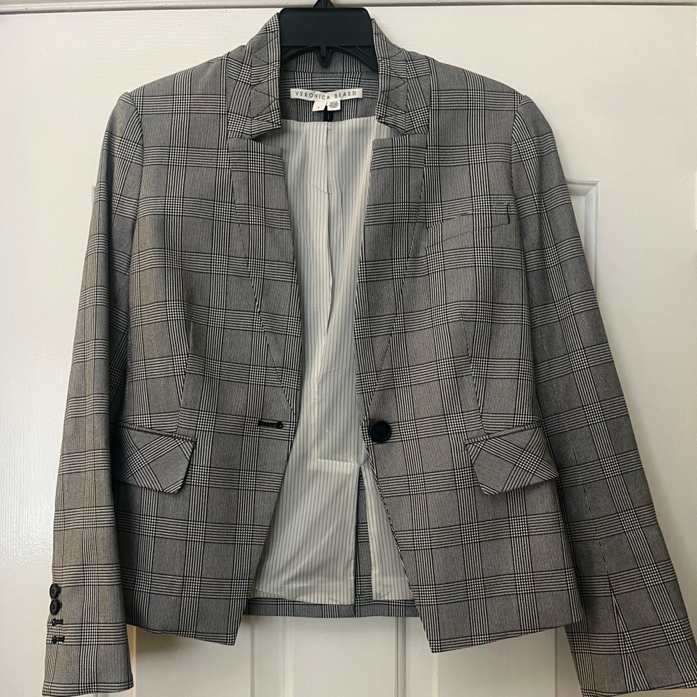 Blazer size 2. Veronica Beard black and white thin plaid design.
